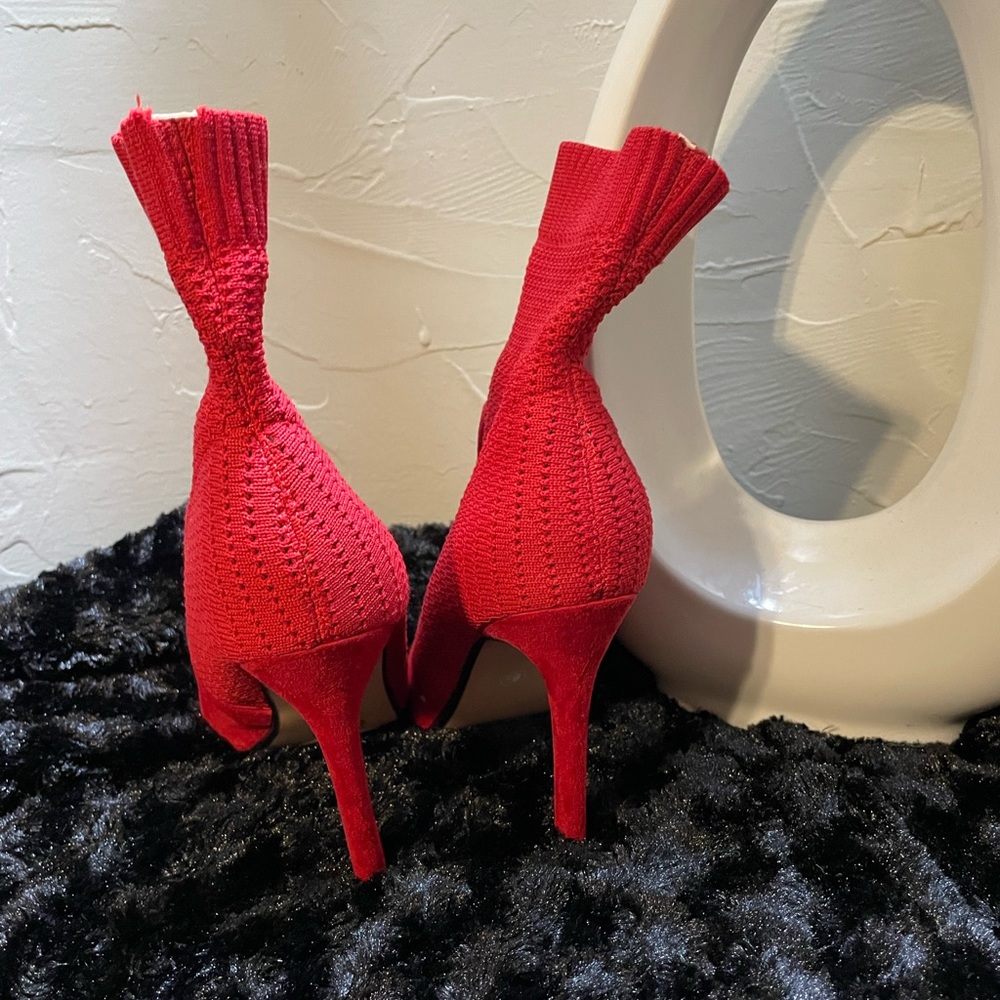 Red boots - Picture 4 of 5